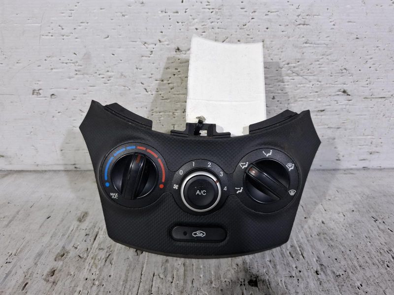 2014 Hyundai Accent — CLIMATE CONTROL TYPE