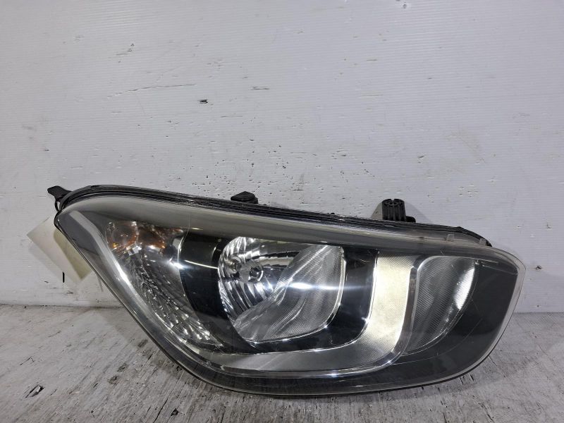 2013 Hyundai I20 — Right Headlamp