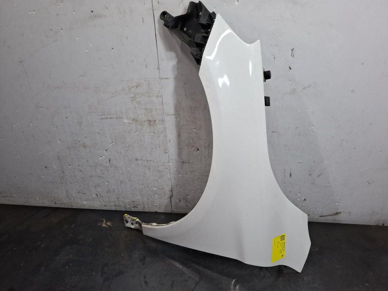 2015 Mazda Cx60 — Left Guard