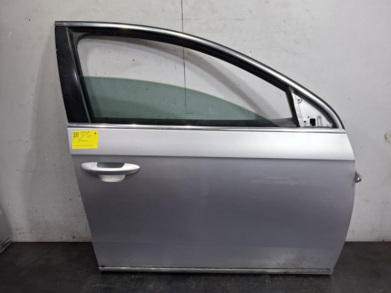 2015 Volkswagen Golf — Right Front Door
