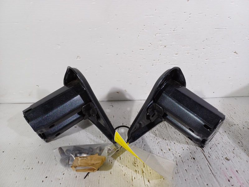 2007 Toyota Yaris — LEFT INNER RETAINER