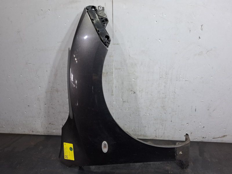 2010 Mazda 3 — W/ REPEATER NON SKIRT TYPE