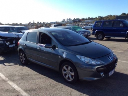 2005 Peugeot 307 — Manual Gas/Petrol